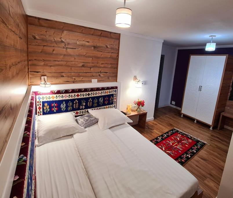 Pensiune Subcrai Cu Centru Spa Zărneşti Exterior foto