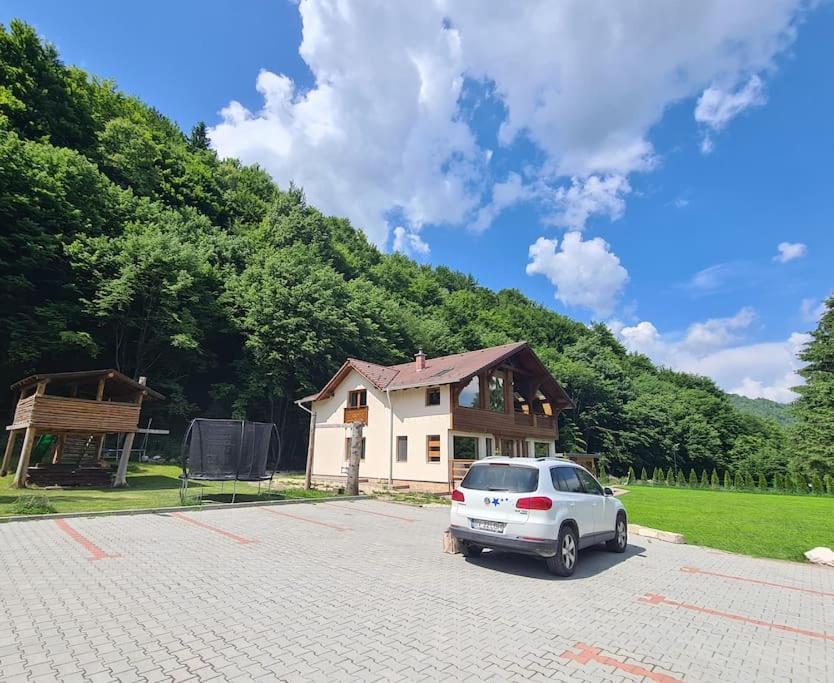Pensiune Subcrai Cu Centru Spa Zărneşti Exterior foto